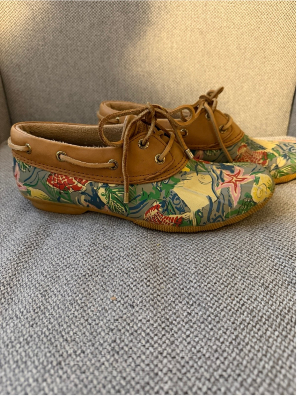 Sperry women's VTGwaterproof duck shoes with a colorful seashell and ocean wave - Picture 2 of 7